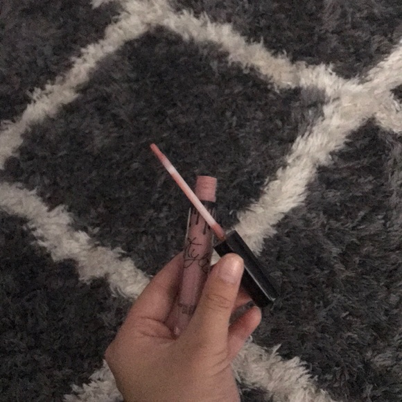 kylie lip gloss - Picture 2 of 2